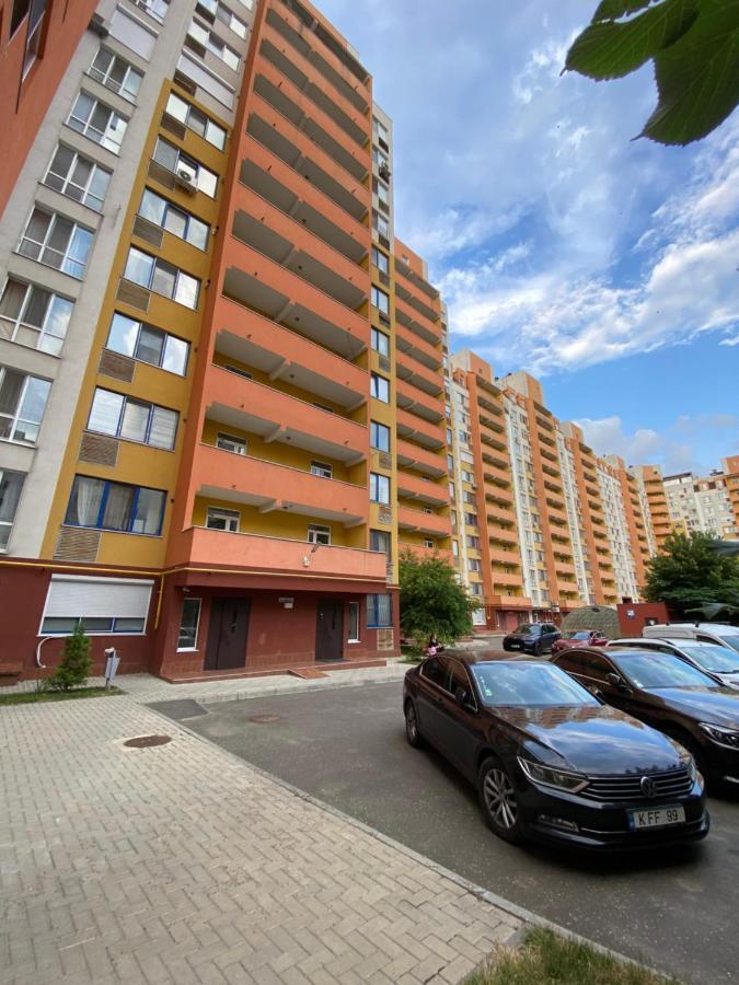 Cozy Two Bedroom Large Apartment تشيسيناو المظهر الخارجي الصورة