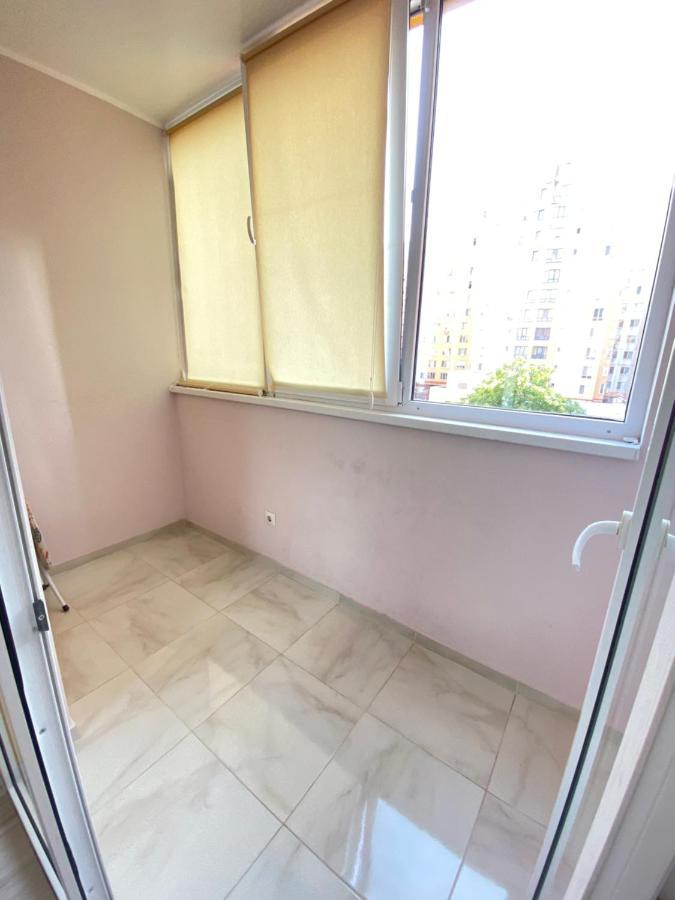 Cozy Two Bedroom Large Apartment تشيسيناو المظهر الخارجي الصورة