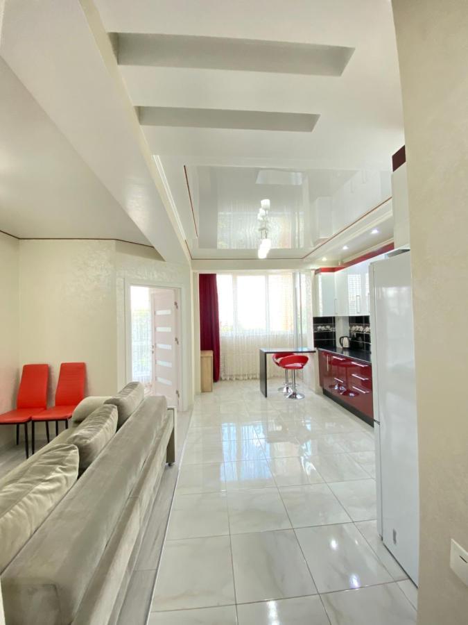 Cozy Two Bedroom Large Apartment تشيسيناو المظهر الخارجي الصورة
