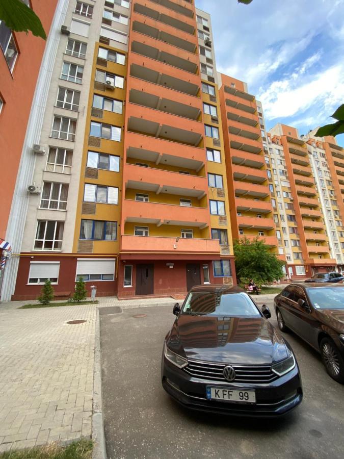 Cozy Two Bedroom Large Apartment تشيسيناو المظهر الخارجي الصورة