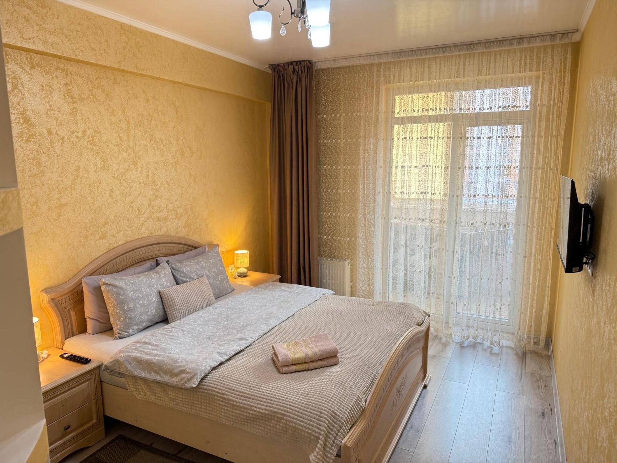 Cozy Two Bedroom Large Apartment تشيسيناو المظهر الخارجي الصورة