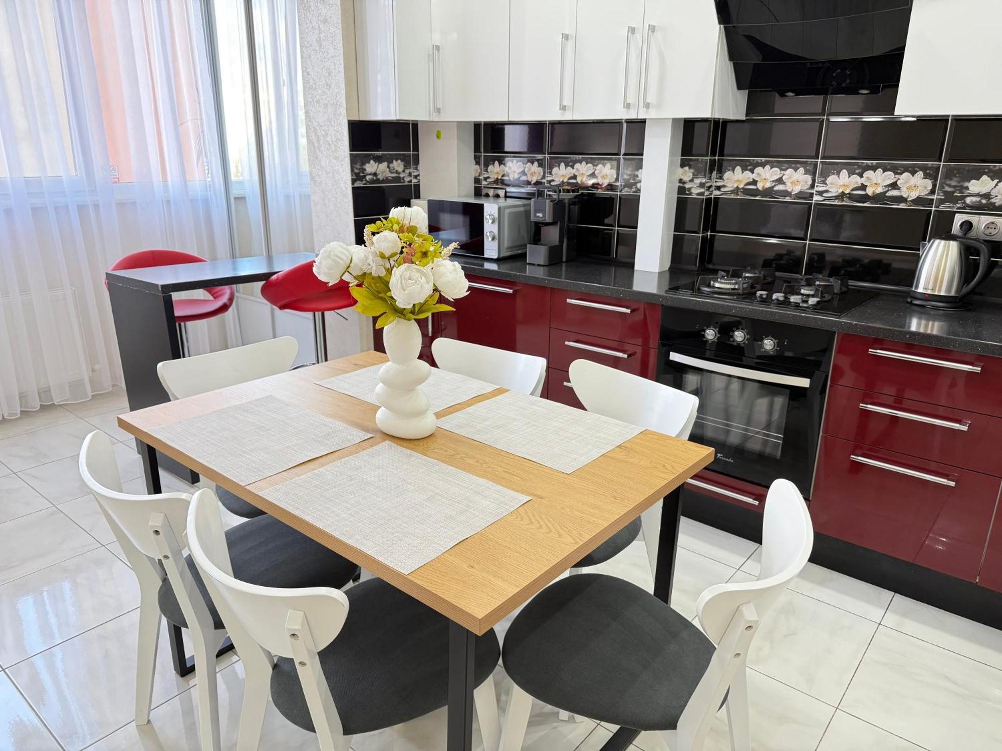 Cozy Two Bedroom Large Apartment تشيسيناو المظهر الخارجي الصورة