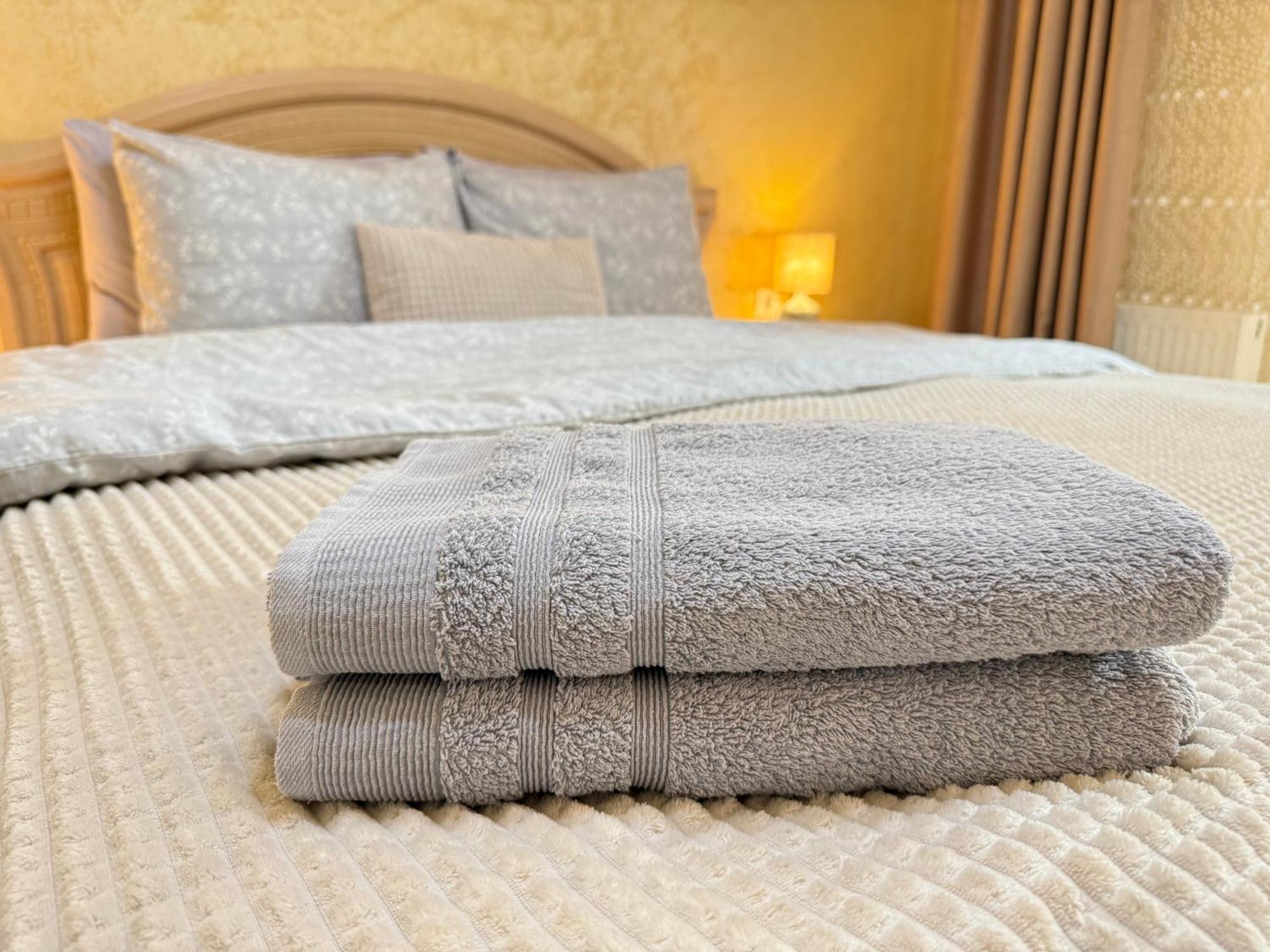 Cozy Two Bedroom Large Apartment تشيسيناو المظهر الخارجي الصورة