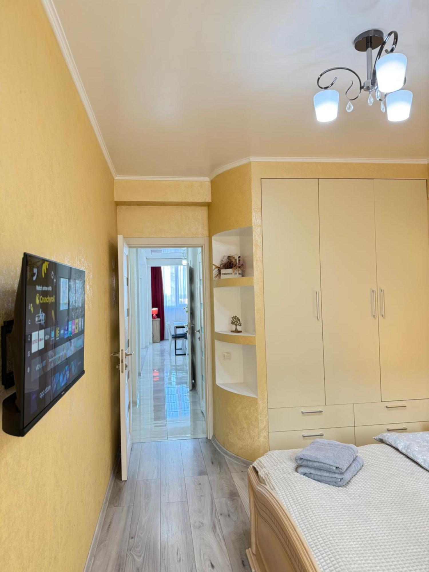 Cozy Two Bedroom Large Apartment تشيسيناو المظهر الخارجي الصورة