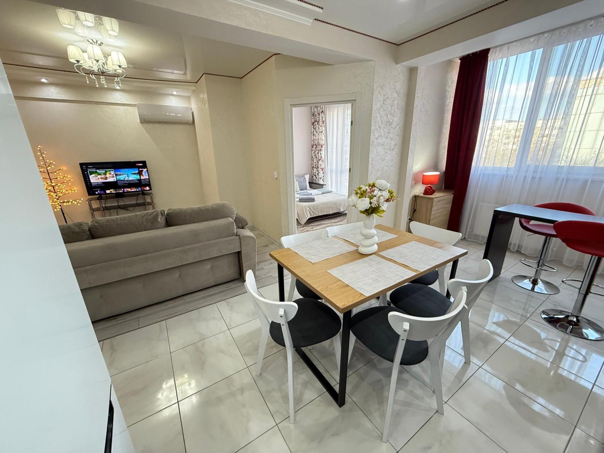 Cozy Two Bedroom Large Apartment تشيسيناو المظهر الخارجي الصورة