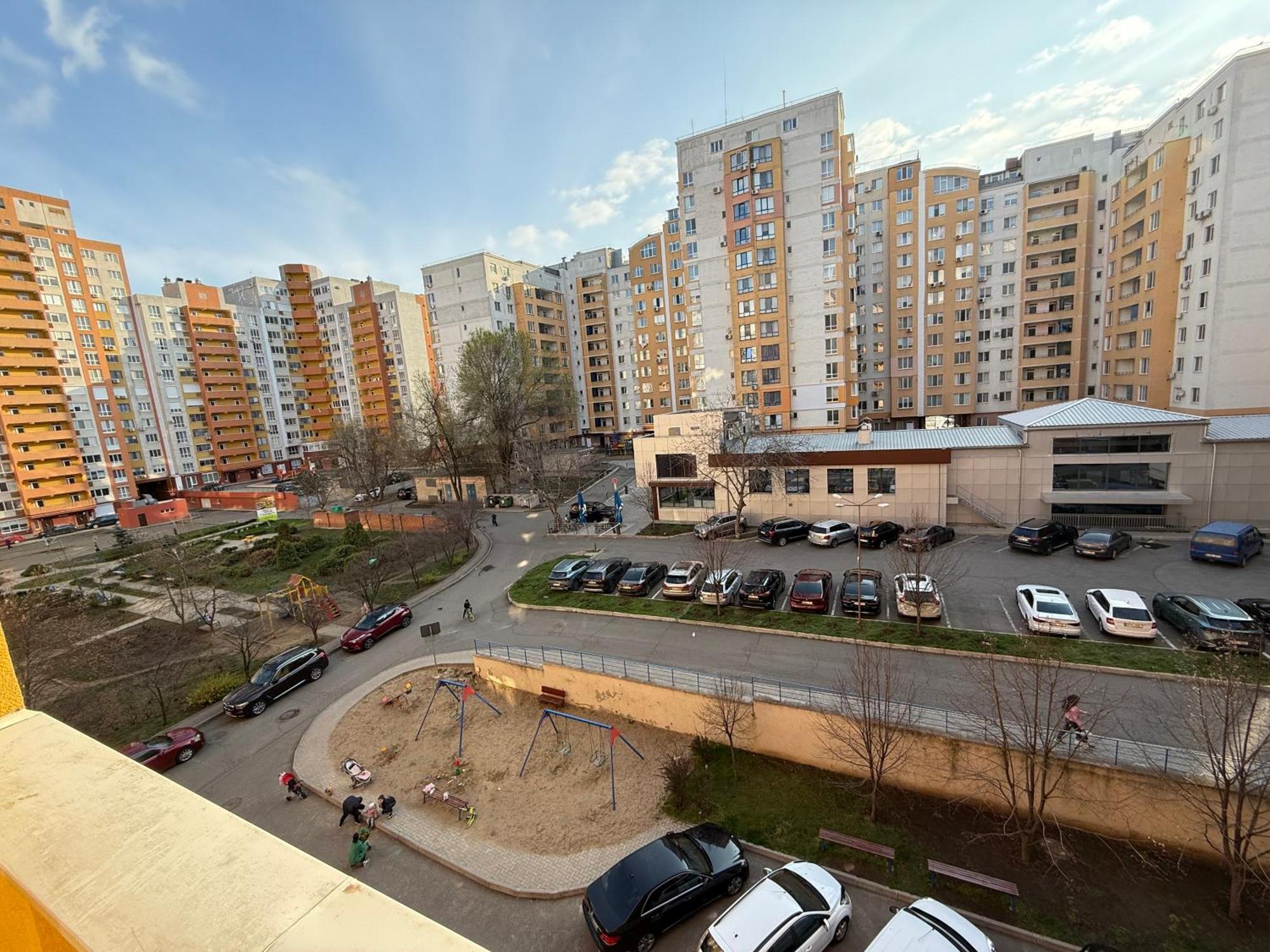 Cozy Two Bedroom Large Apartment تشيسيناو المظهر الخارجي الصورة