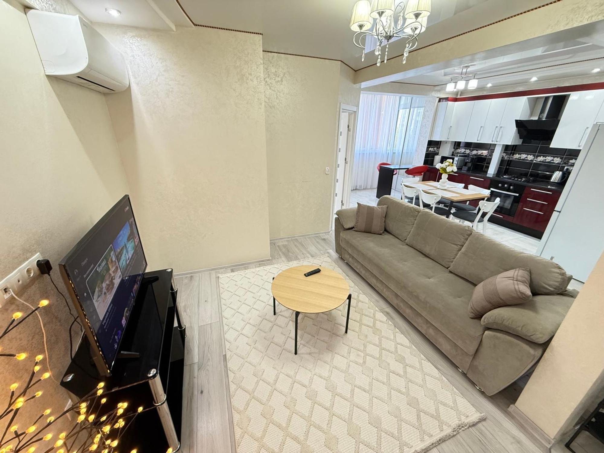 Cozy Two Bedroom Large Apartment تشيسيناو المظهر الخارجي الصورة