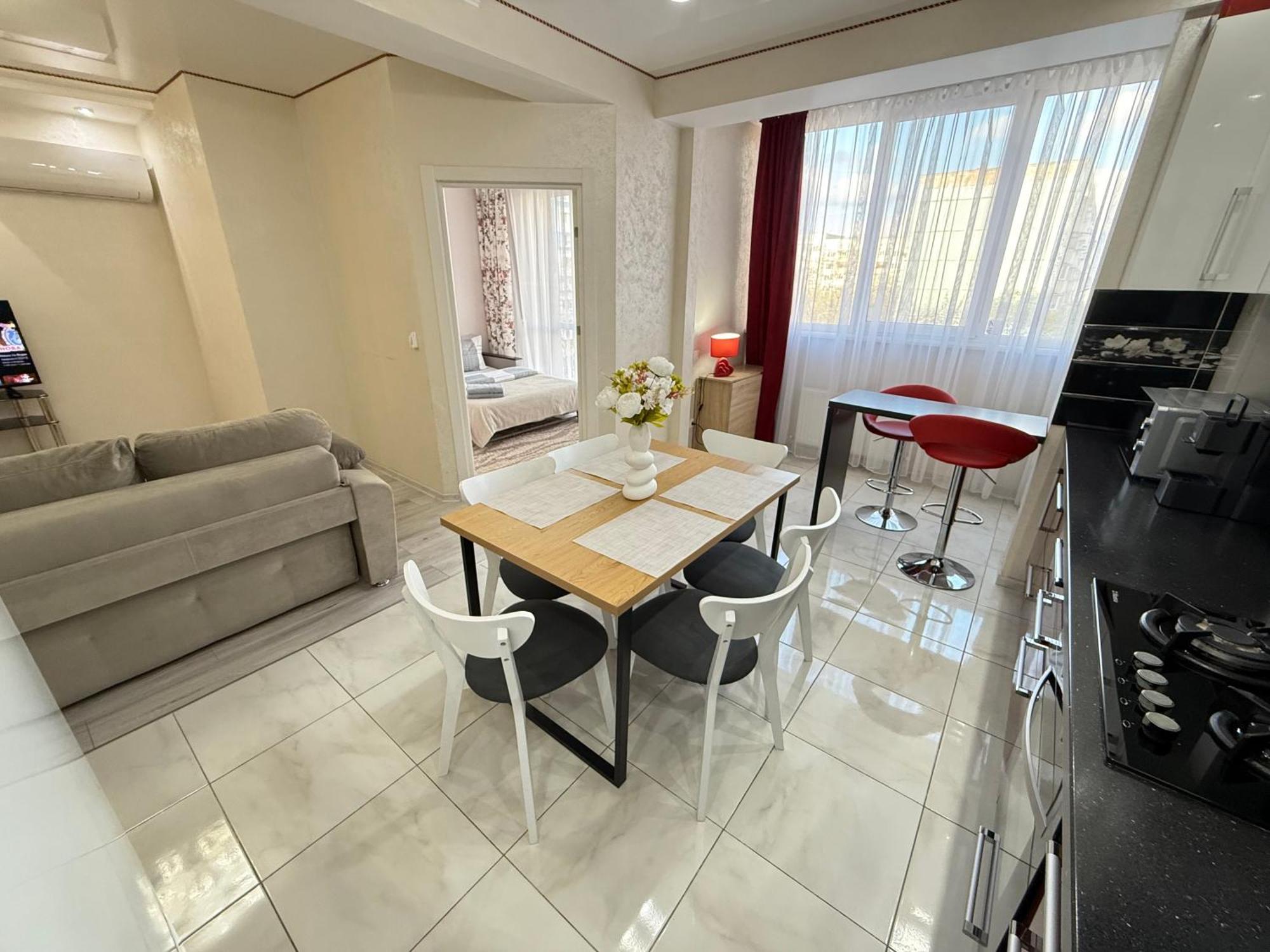 Cozy Two Bedroom Large Apartment تشيسيناو المظهر الخارجي الصورة