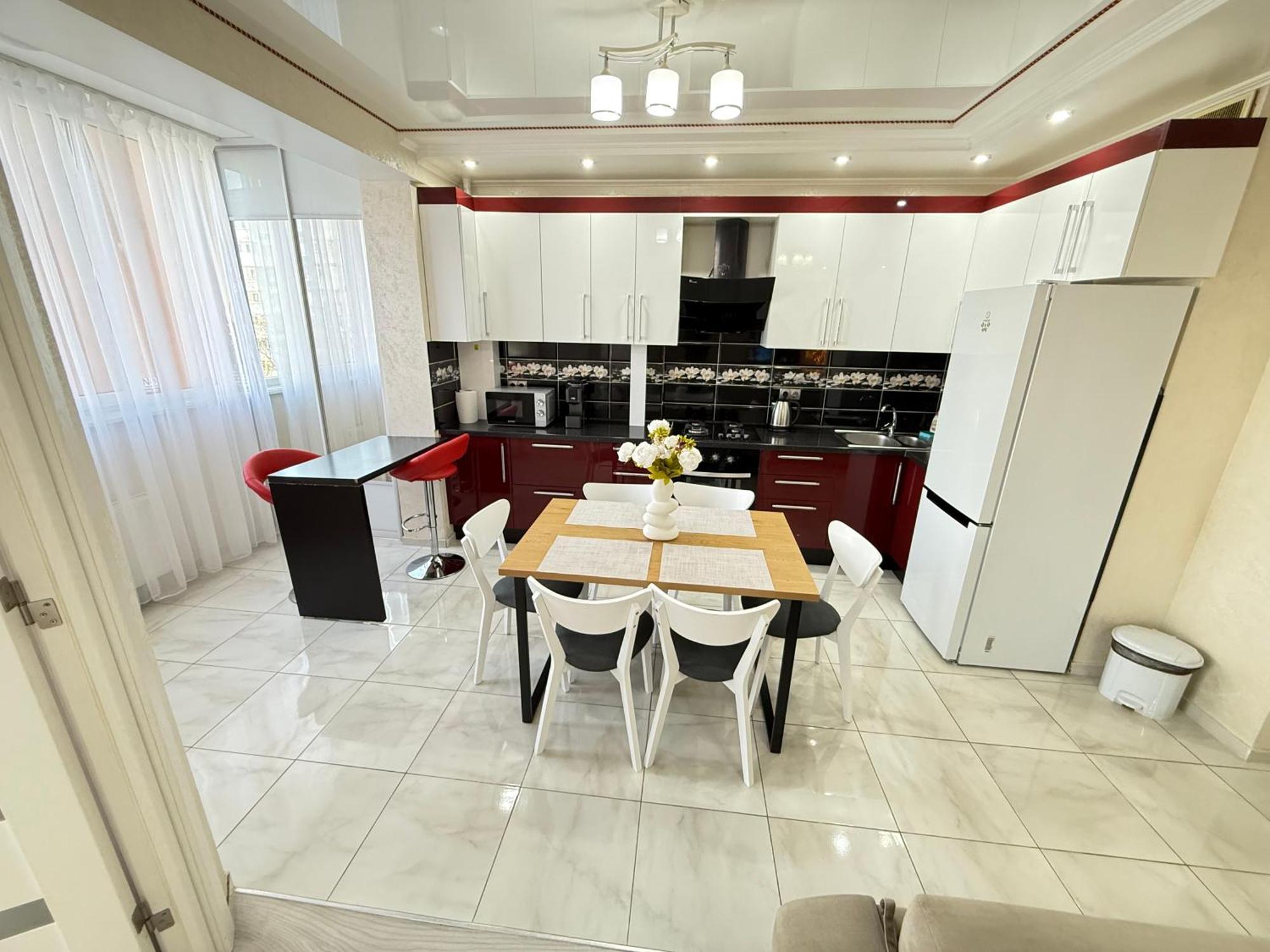 Cozy Two Bedroom Large Apartment تشيسيناو المظهر الخارجي الصورة