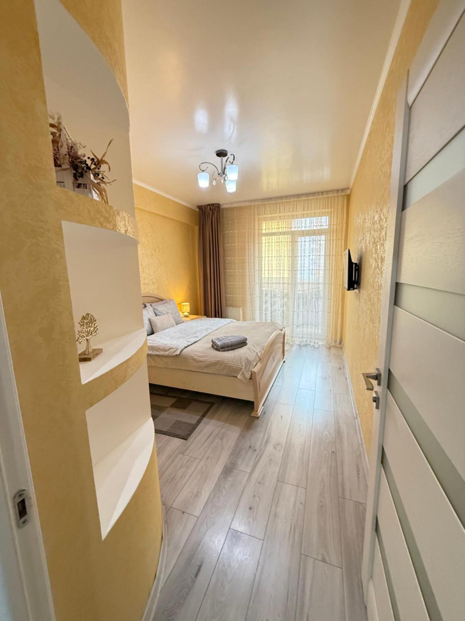 Cozy Two Bedroom Large Apartment تشيسيناو المظهر الخارجي الصورة