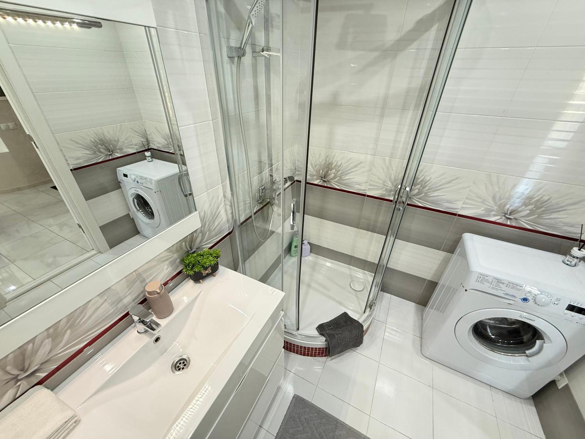 Cozy Two Bedroom Large Apartment تشيسيناو المظهر الخارجي الصورة