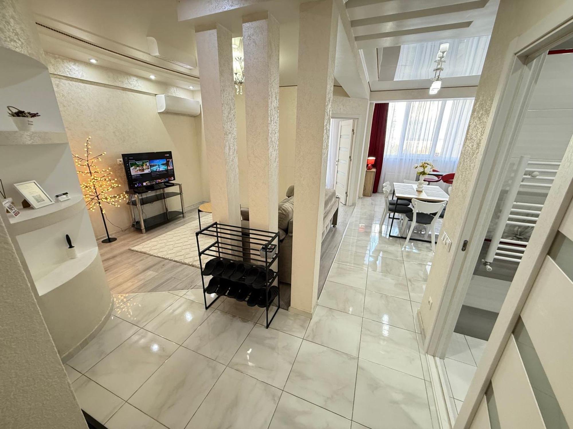 Cozy Two Bedroom Large Apartment تشيسيناو المظهر الخارجي الصورة