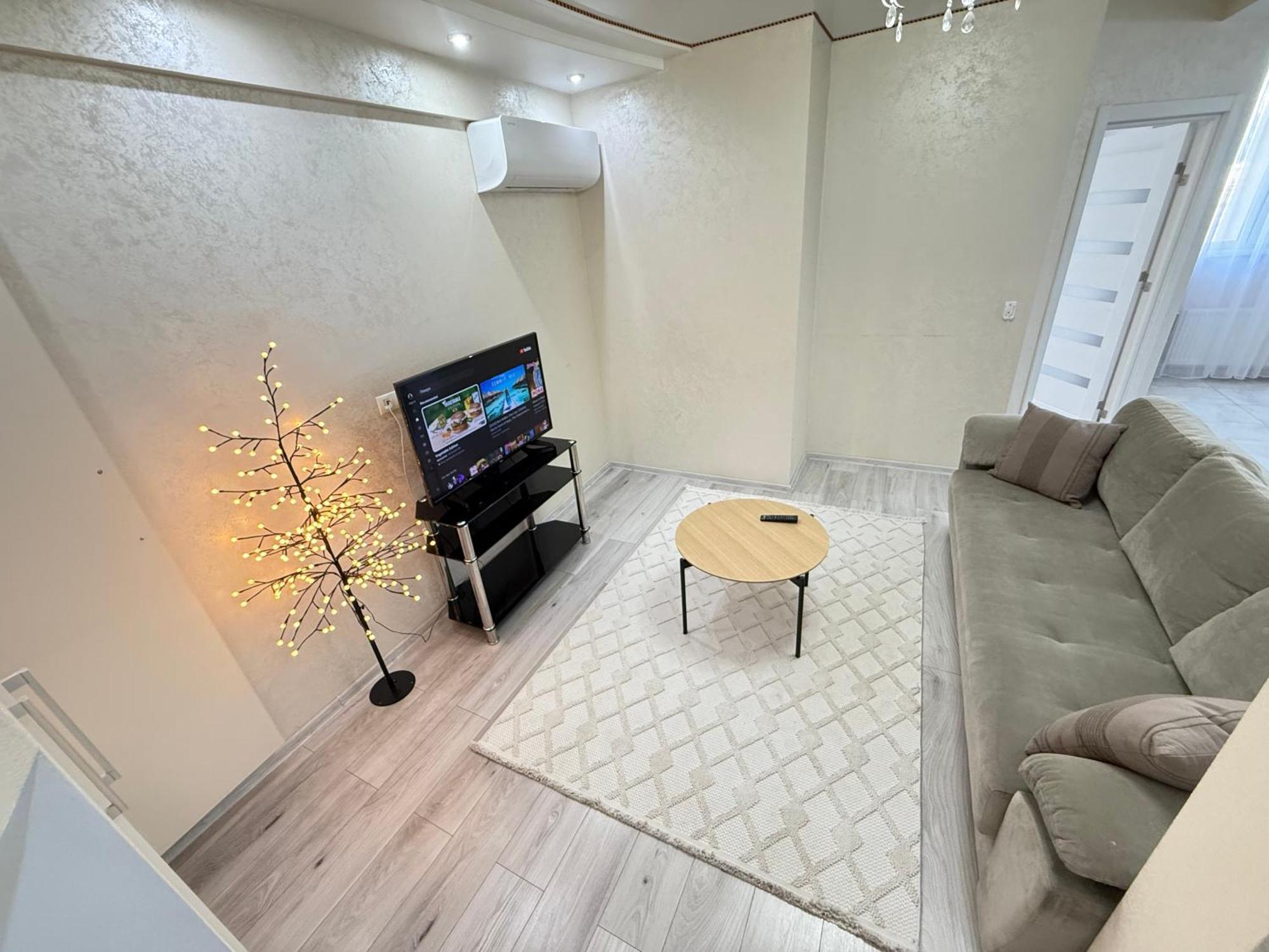 Cozy Two Bedroom Large Apartment تشيسيناو المظهر الخارجي الصورة